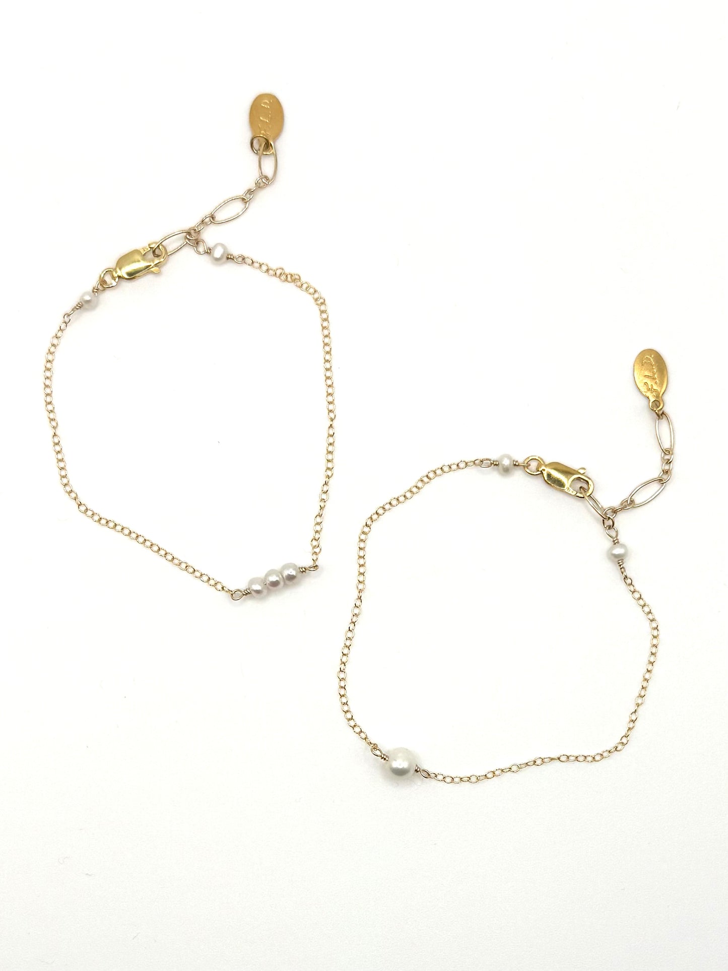 Simple & Dainty Pearl Bracelet