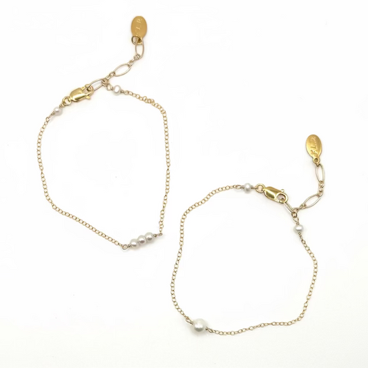 Simple & Dainty Pearl Bracelet
