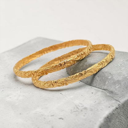 Vintage Island Style Floral Gold Bangle